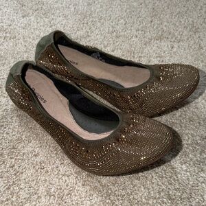 Hush Puppies Women Sz 10 Olive Embellished  Gold Cushioned Flats